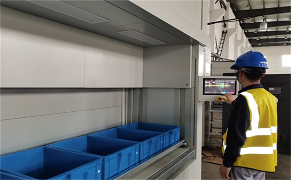水平回轉(zhuǎn)柜是什么?為什么很多工廠倉(cāng)庫(kù)都在用